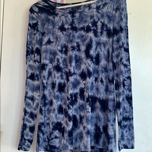 Blue/black/white long sleeve shirt